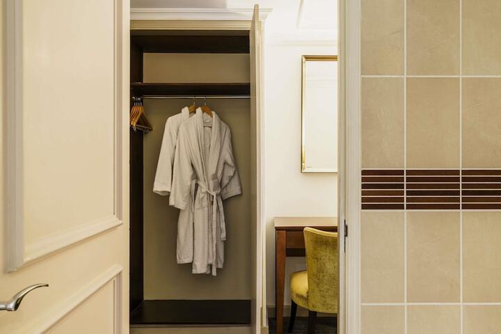 Room 31 of 126