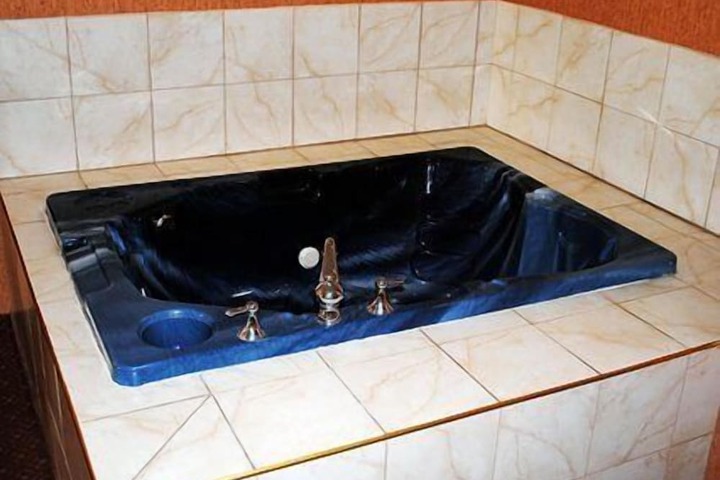Jetted tub