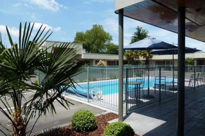 Pool 32 of 42