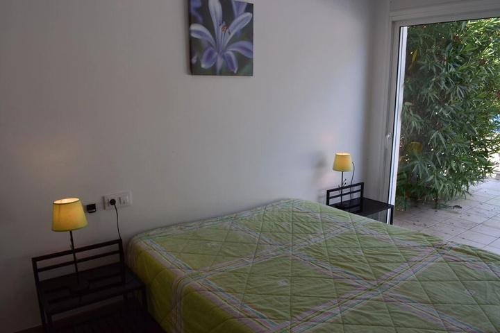 Room 5 of 16