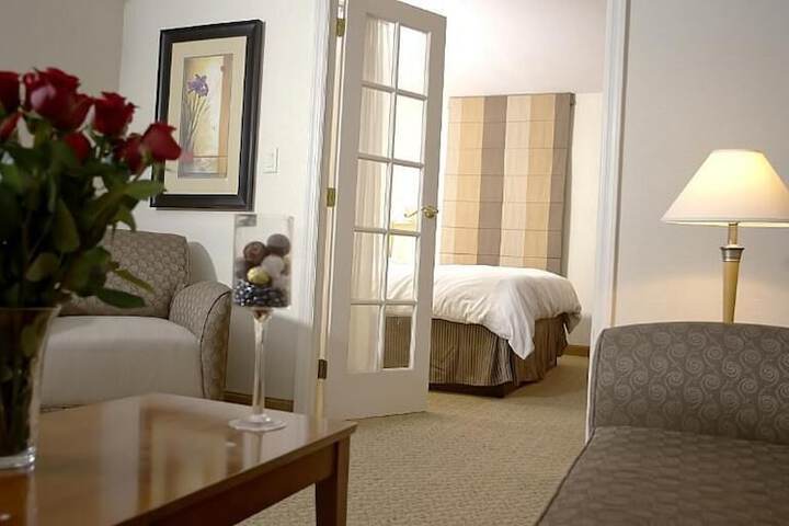 1 King Bed (3 of 12)