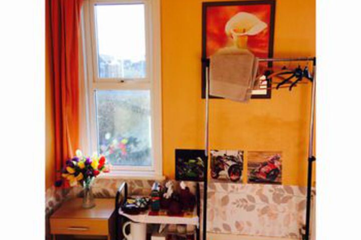 Room 9 of 18