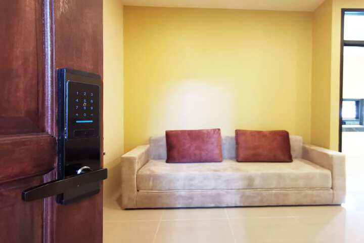 Room 16 of 36