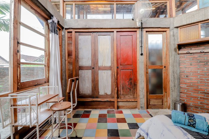 Room 10 of 28