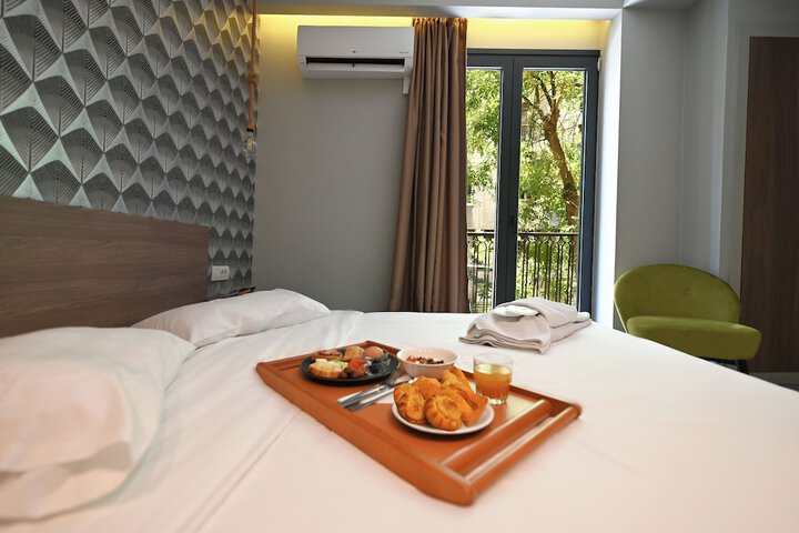 Room 22 of 200