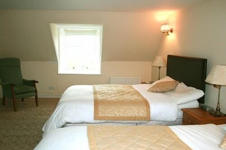 Room 6 of 13