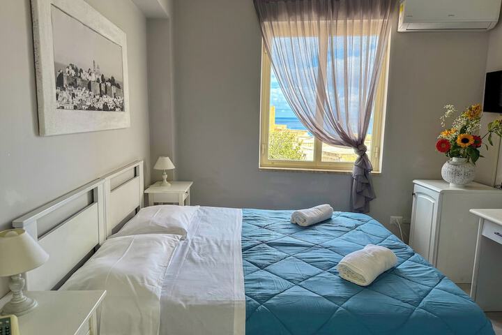 Room 8 of 27