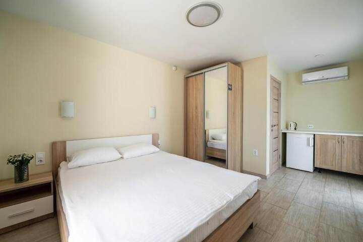 Room 4 of 109