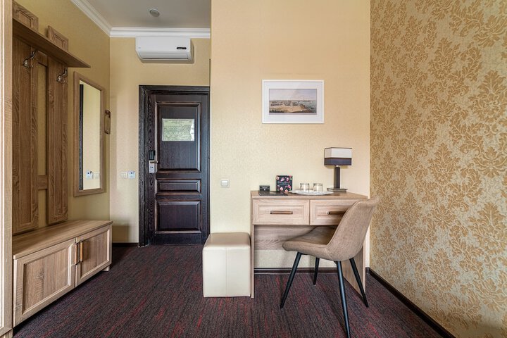 Room 8 of 52