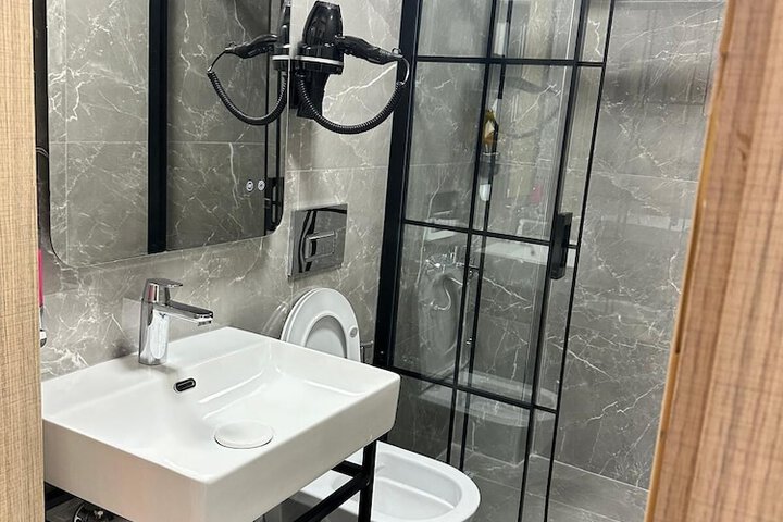 Room 28 of 48