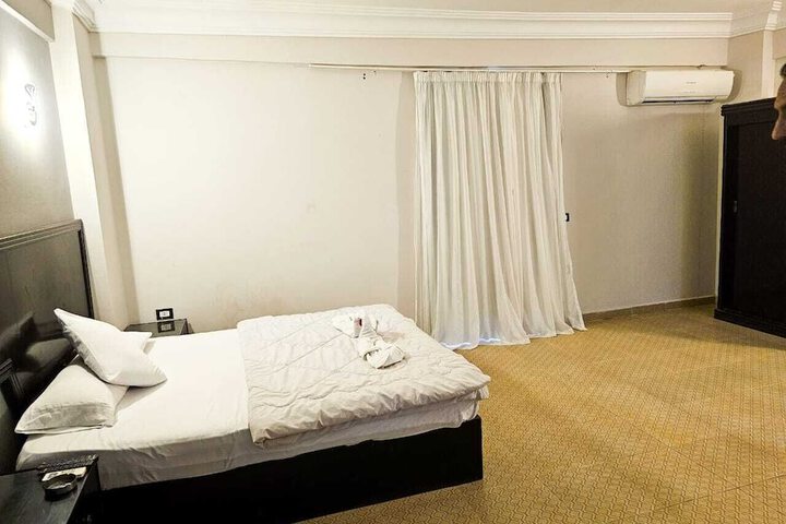Room 2 of 6