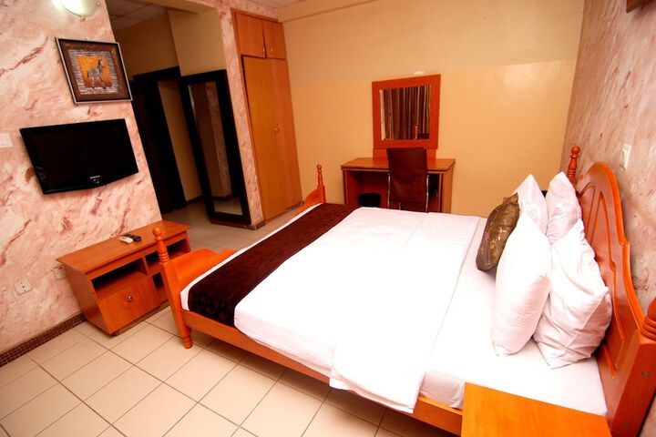 Room 7 of 32