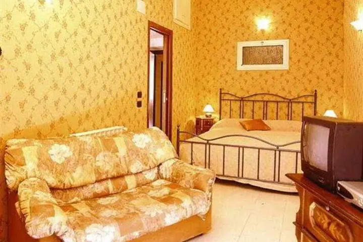 Room 5 of 7