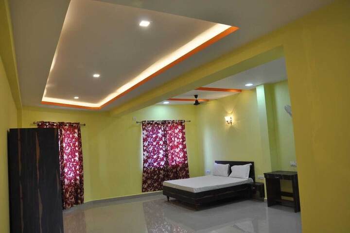 Room 9 of 16