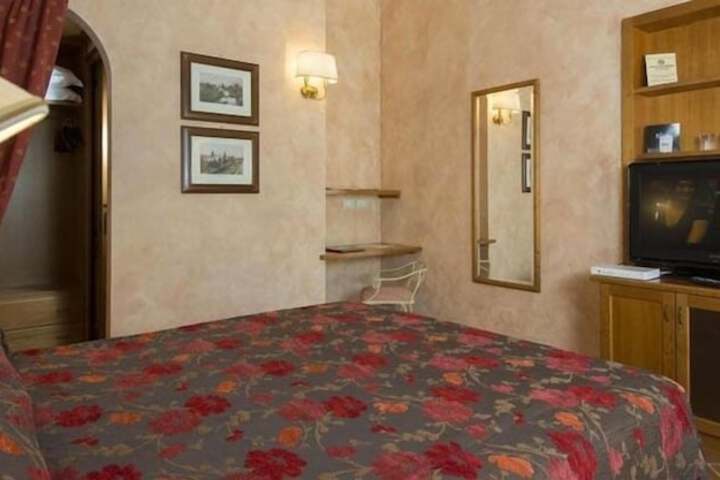 Room 4 of 50