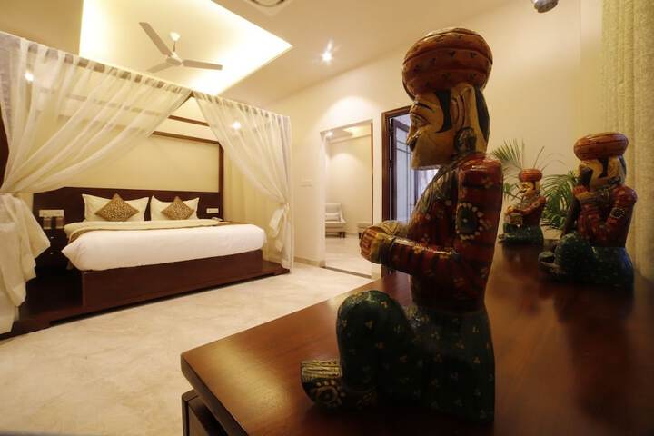 Room 6 of 10