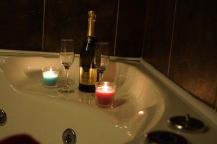 Hot Tub 29 of 48