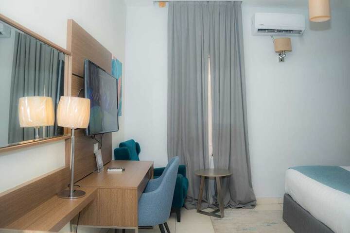 Room 4 of 20