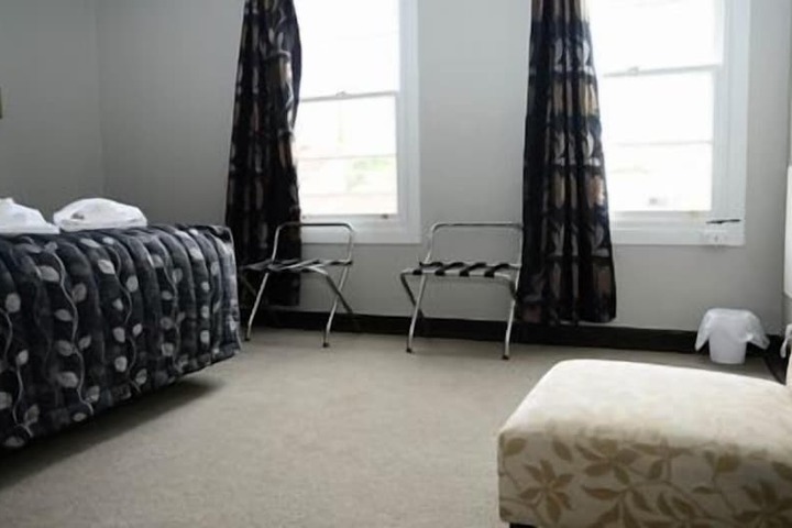 Room 12 of 18
