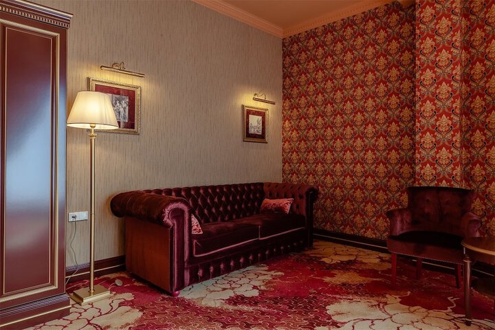 Room 27 of 40