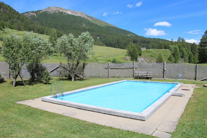 Pool 32 of 73