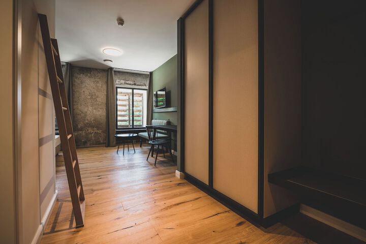 Room 33 of 53