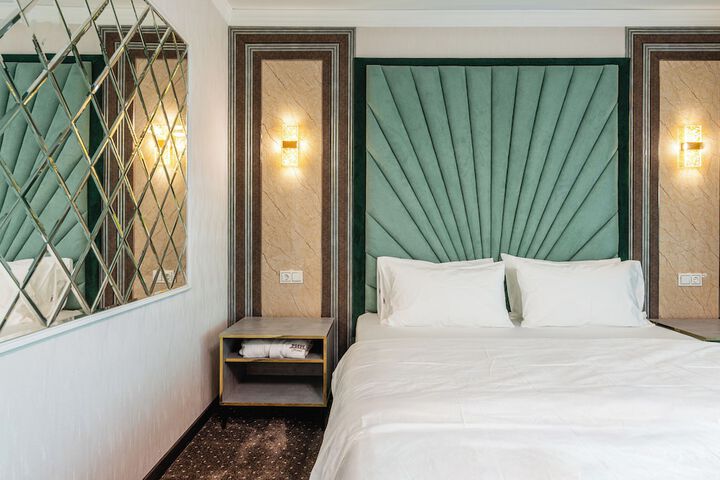 Room 32 of 84