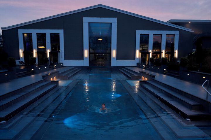 Hotel with Pool