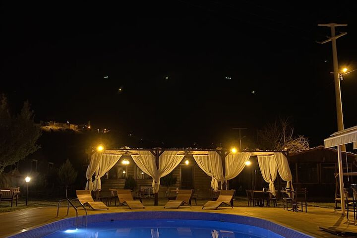Pool 18 of 28