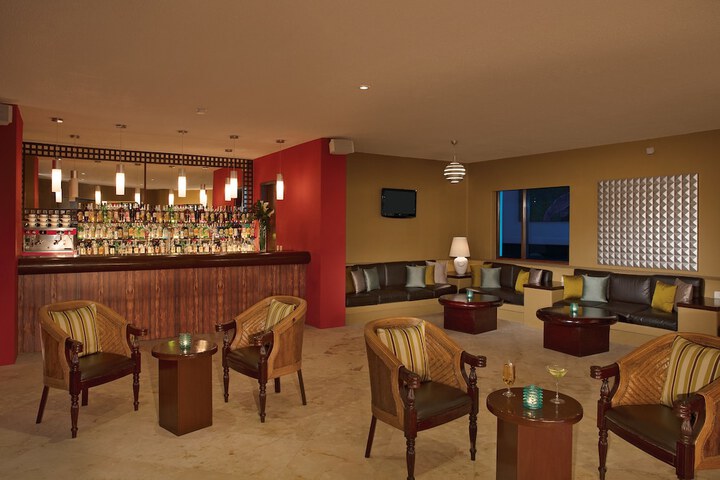 Lounge 41 of 55