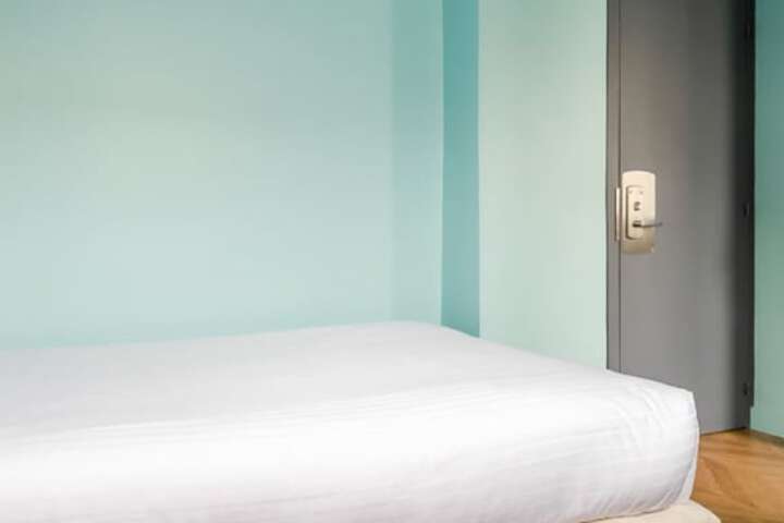Room 17 of 33
