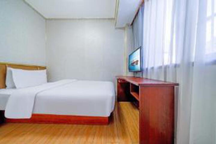 Room 10 of 10