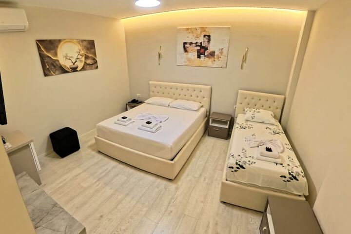 Room 26 of 77