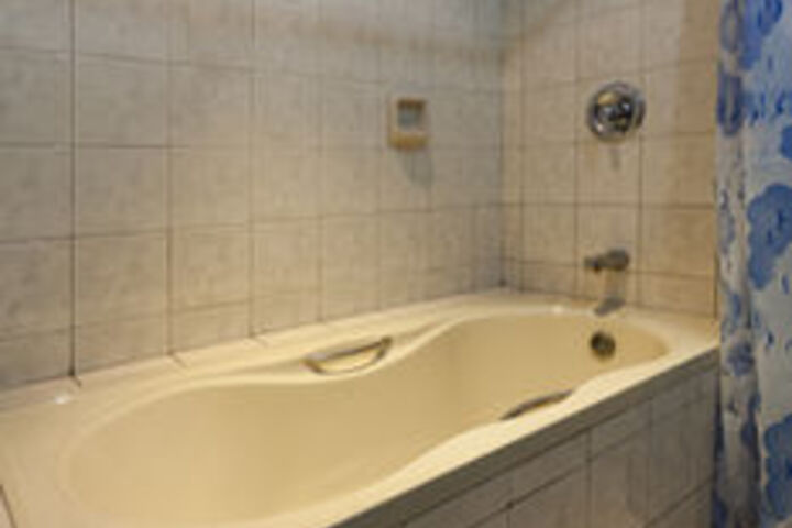 Room 5 of 25