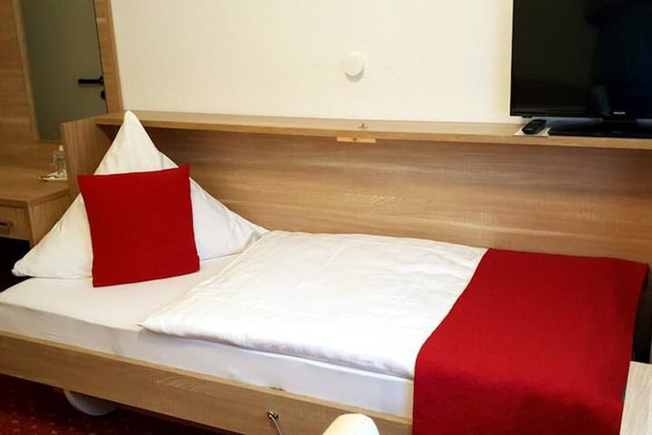 Room 9 of 31