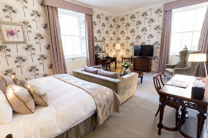 Room 4 of 61