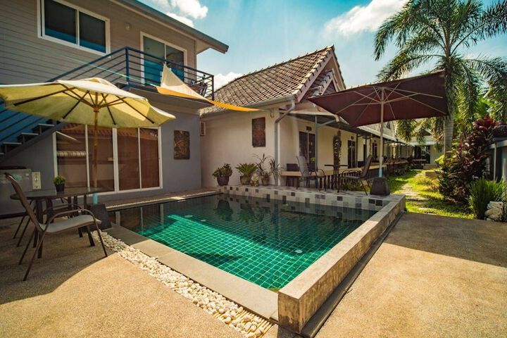 Hotel Pool