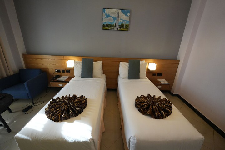 Room 35 of 173