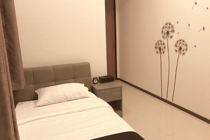 Room 10 of 26