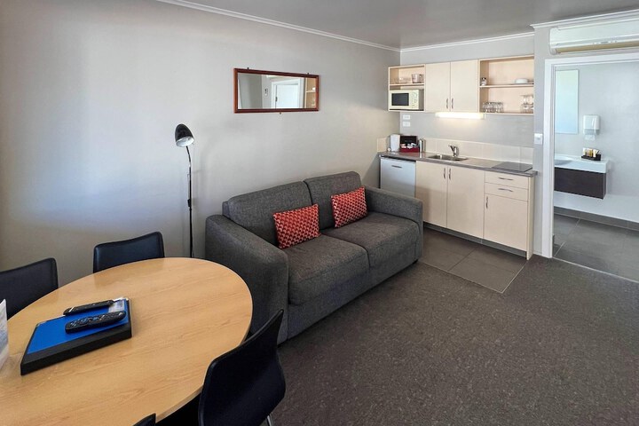 Room 83 of 302