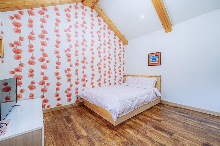 Room 7 of 83