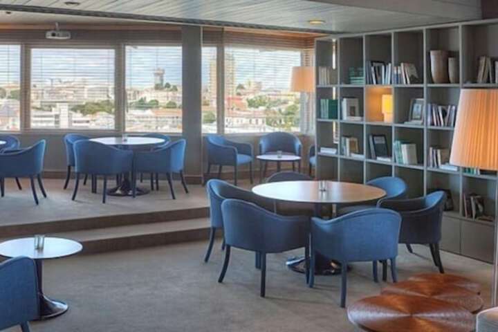 Lounge 60 of 65