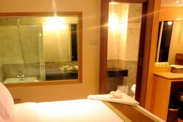 Room 17 of 39