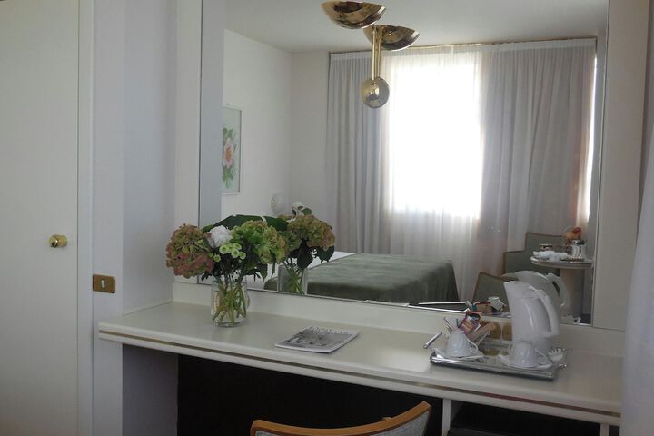 Room 16 of 44