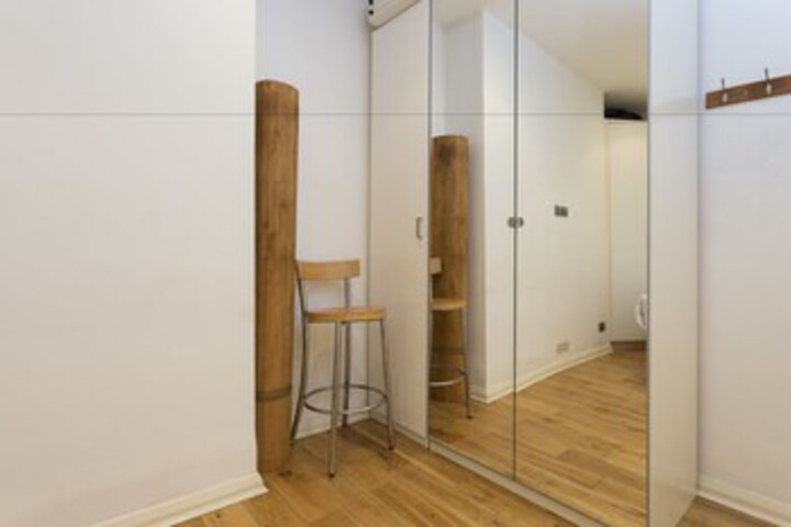 Room 16 of 19