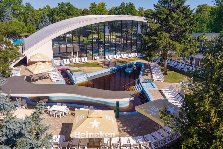 Hotel with Pool