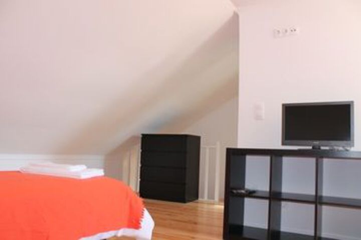 Room 33 of 60