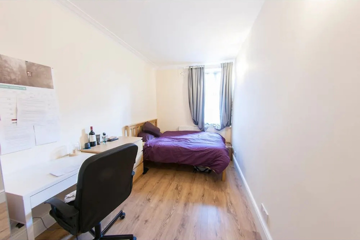 Spacious & Quiet 4BR Flat for 8 in Hampstead