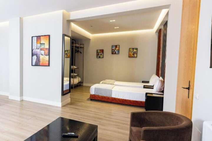 Room 37 of 132