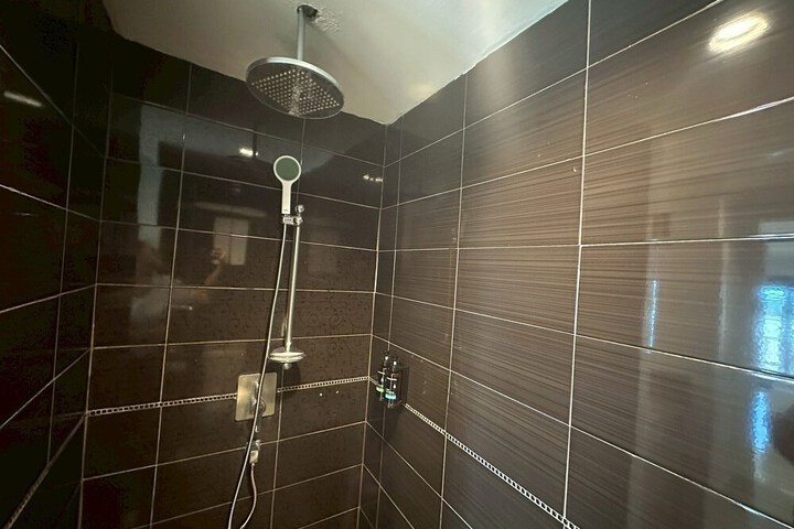 Room 42 of 63